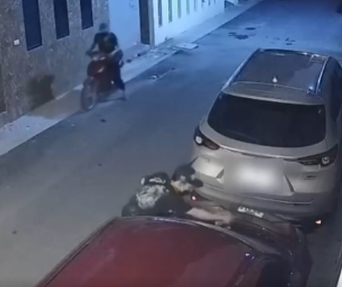Hai đối tượng trộm cần gạt nước ôtô. screenshot-2025-10-07-112134.png