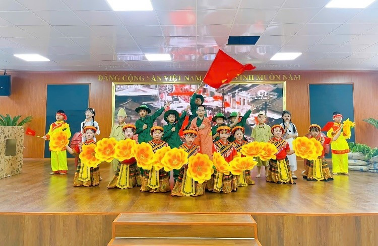 Học sinh khối THCS trong chương trình Hội thi Kể chuyện lịch sử – Hành trình về nguồn, cảm hứng và tự hào dân tộc. 4-2052.jpg