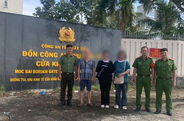 Nạn nhân H. được giải cứu và đưa trở về nhà an toàn. tai-xuong.png