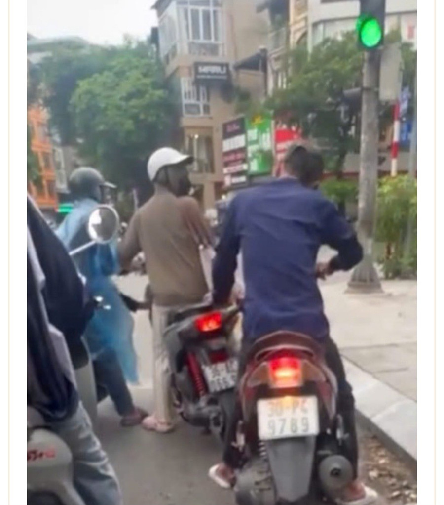 Hai đối tượng trộm cắp tài sản bị camera ghi lại. screenshot-20250819-173924-chrome.jpg
