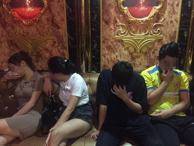 31 đối tượng tổ chức sử dụng ma túy tại quán Karaoke Hoàng Kim. 10082025vthuy1.jpg