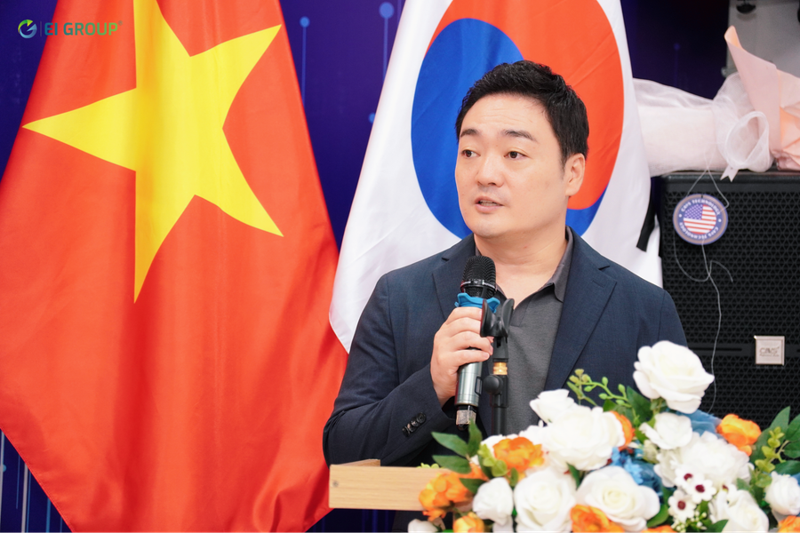 Thầy Jong Min Lee - Trợ lý Trưởng phòng Quan hệ Quốc tế và nhóm Dịch vụ Trường Đại học Nữ Sungshin giao lưu cùng học viên. 3.png