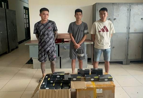 Ảnh: Khởi tố 3 đối tượng trộm cắp tài sản.