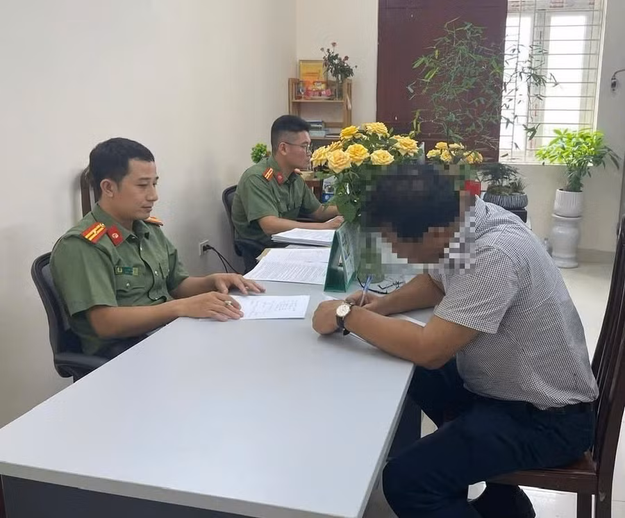 Người đàn ông đăng tải thông tin sai sự thật làm việc với công an.