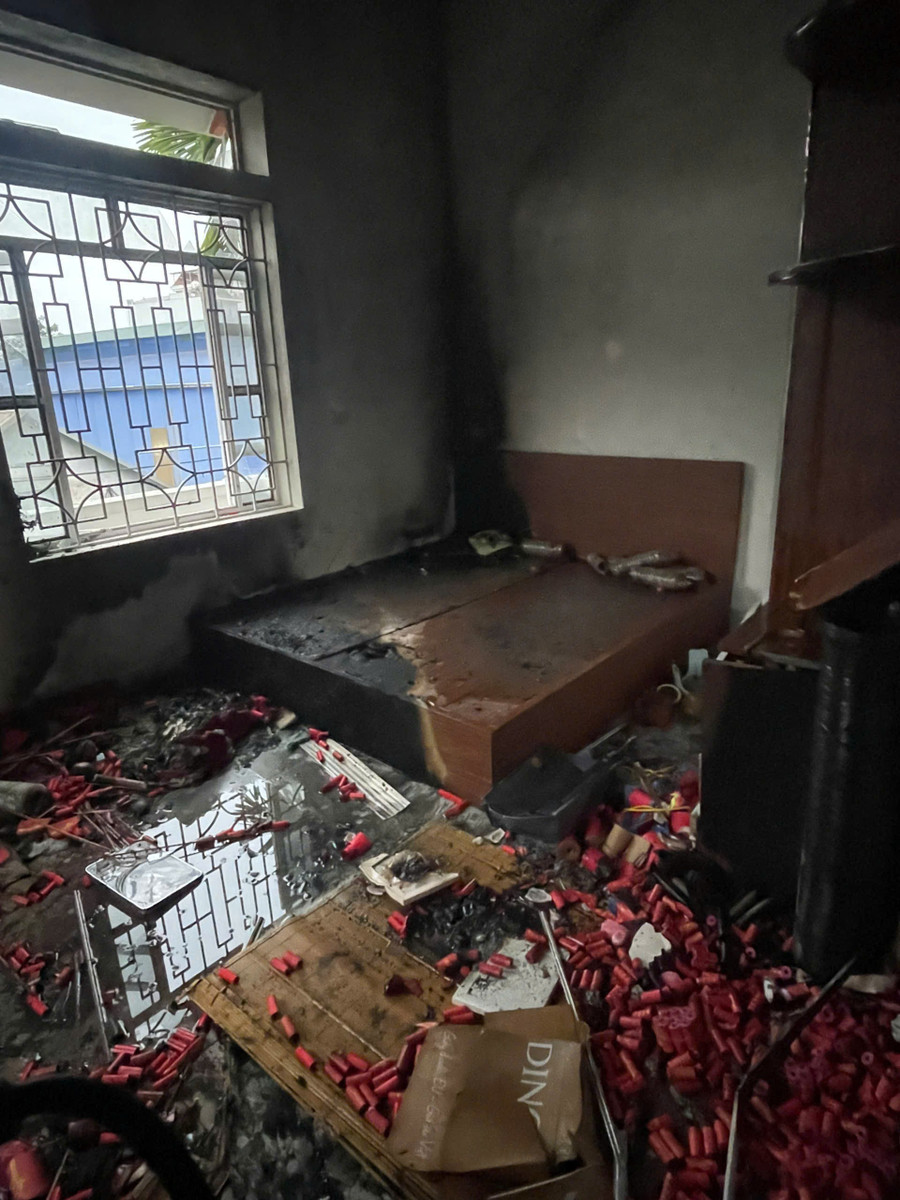 Hiện trường vụ nổ pháo hoa khiến 3 người thương vong. (Ảnh: Nguyên Khôi).