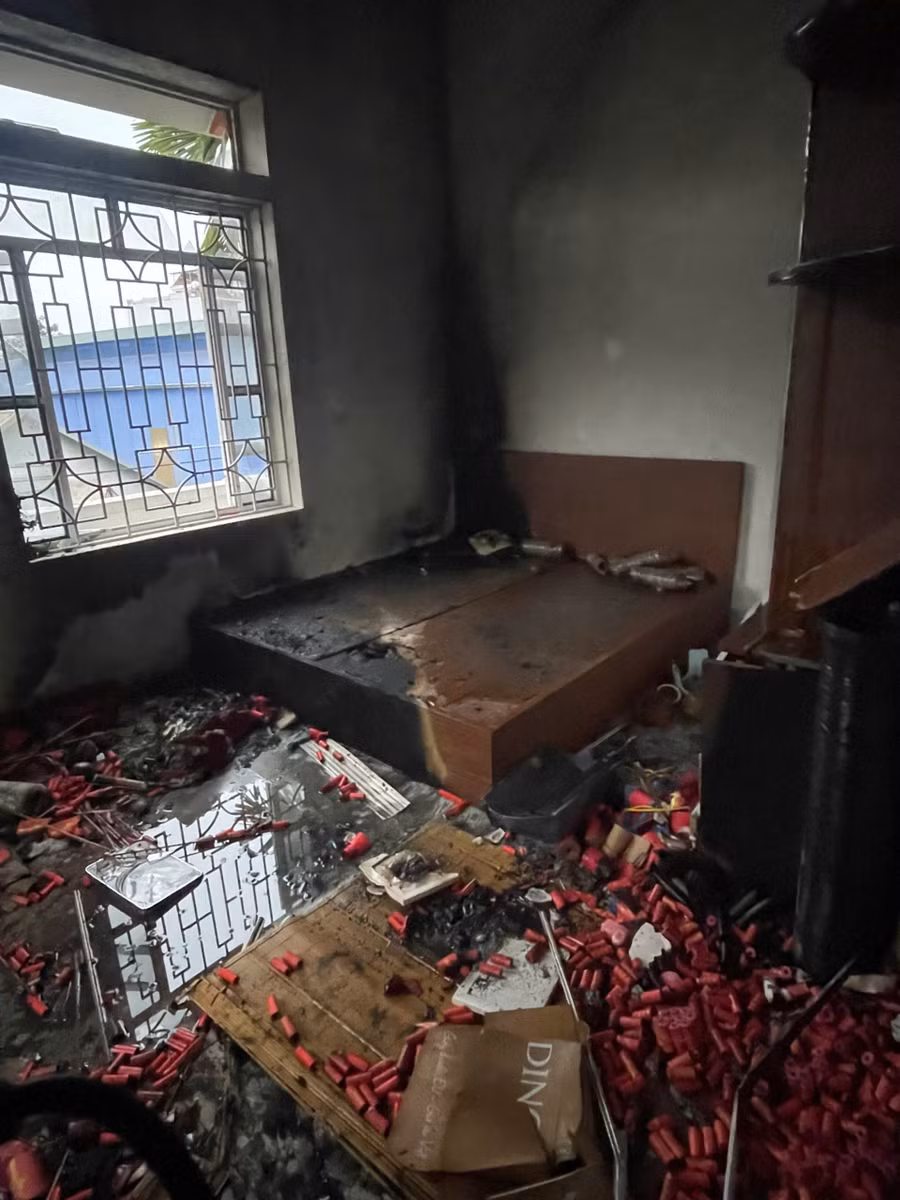 Hiện trường vụ nổ pháo hoa khiến 3 người thương vong. (Ảnh: Nguyên Khôi).