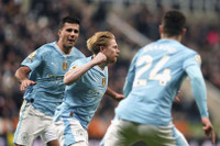 Bruyne giúp Man City thắng Newcastle, phả hơi nóng vào Liverpool 