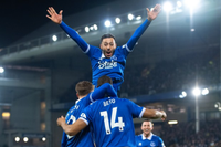 Cảnh tượng xấu xí trong trận Everton hạ Newcastle 3-0