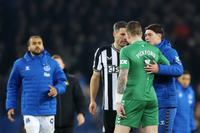 Cảnh tượng xấu xí trong trận Everton hạ Newcastle 3-0