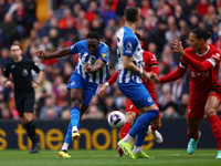 Liverpool ngược dòng thắng Brighton, chiếm ngôi đầu Ngoại hạng Anh 