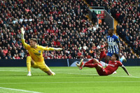 Liverpool ngược dòng thắng Brighton, chiếm ngôi đầu Ngoại hạng Anh 