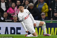 Son Heung-min ghi tuyệt phẩm khiến hai hậu vệ Fulham lao vào nhau