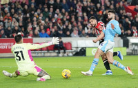 Man City vượt mặt Arsenal, áp sát ngôi đầu Liverpool 