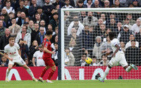 Tottenham văng khỏi top 4, Liverpool xây chắc ngôi đầu 