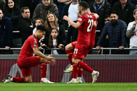 Tottenham văng khỏi top 4, Liverpool xây chắc ngôi đầu 