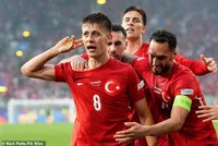 Chùm ảnh: Sao trẻ phá kỷ lục của Ronaldo, Thổ Nhĩ Kỳ thắng ngoạn mục 