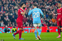 Chùm ảnh: Liverpool, Man City ‘dâng’ ngôi đầu Ngoại hạng Anh cho Arsenal 