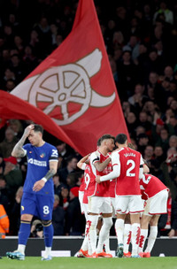 Arsenal thắng lịch sử trước Chelsea, bỏ xa Man City trên bảng xếp hạng