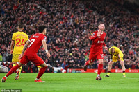 Chùm ảnh: Liverpool hạ Sheffield, giành lại ngôi đầu Ngoại hạng Anh từ Arsenal 