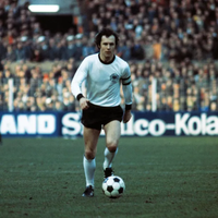 ‘Hoàng đế bóng đá’ Beckenbauer qua đời