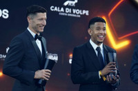 Chùm ảnh: Choáng ngợp lễ trao giải Globe Soccer Awards 