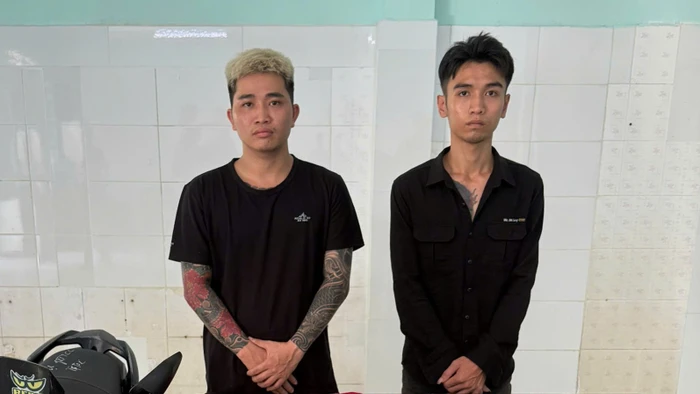 Lê Văn Nhâm (trái) và Lương Công Thuận. (Ảnh: Công an TPHCM).