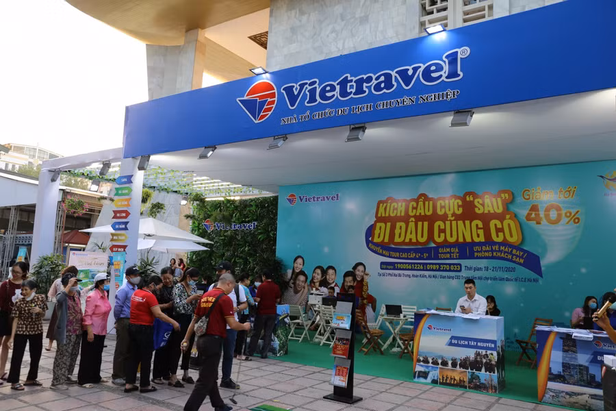 Vietravel tổ chức hoạt động đánh golf có thưởng cho khách tới tham dự với khẩu hiệu rất hấp dẫn “Kích cầu du lịch cực sâu – Đi đâu cũng có”.