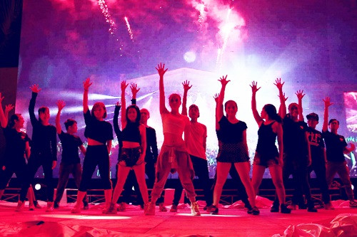 Mỹ Tâm tự tin khoe eo thon trên sàn tập - 10