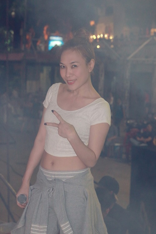 Mỹ Tâm tự tin khoe eo thon trên sàn tập