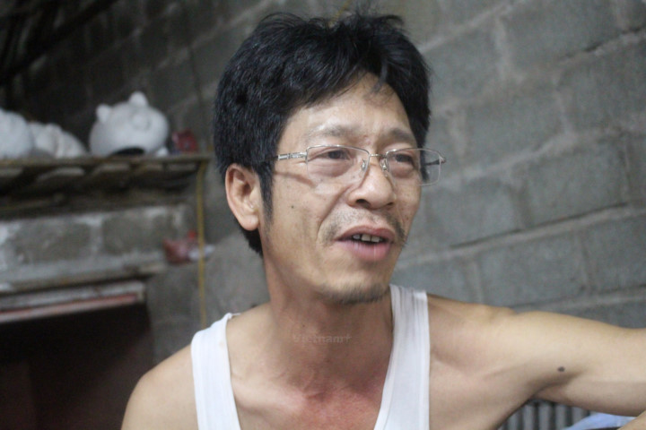 Ông chủ Dương Ngọc Khải kể về hành trình đưa heo thạch cao xuất ngoại. Ảnh: Sơn Bách/Vietnam+
