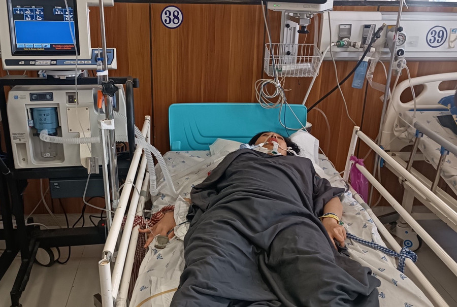 Chị L. đang điều trị tại Khoa Hồi sức - Bệnh viện Đa khoa Trung tâm An Giang. (Ảnh: B.V) Chị L. đang điều trị tại Khoa Hồi sức - Bệnh viện Đa khoa Trung tâm An Giang. (Ảnh: B.V)