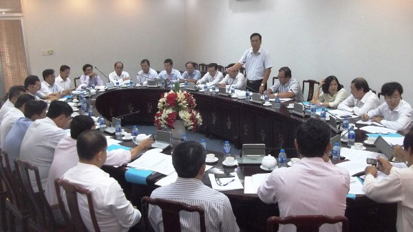 Phó Chủ tịch UBND tỉnh Cà Mau Trần Hồng Quân làm việc với Sở GD&ĐT cùng các đơn vị liên quan về việc sắp xếp trường, lớp và giáo viên trước thềm năm học mới