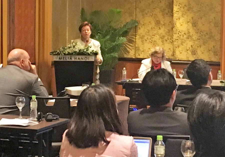 GS Jane den Hollander AO thuyết trình tại Hội thảo GS Jane den Hollander AO thuyết trình tại Hội thảo