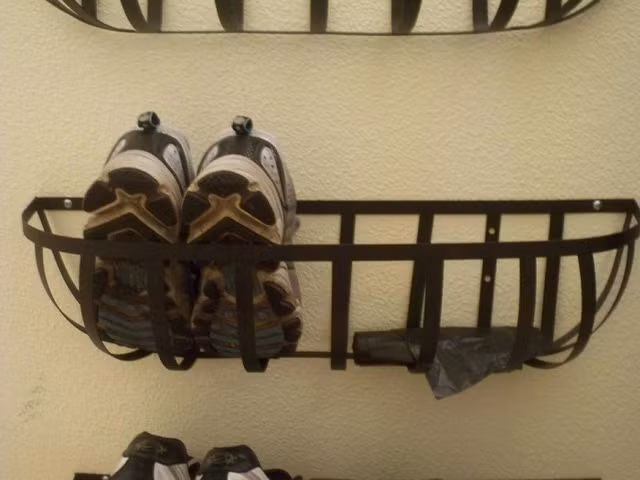 Nhà luôn gọn gàng nhờ cách cất giày thông minh và sáng tạo như thế này - Ảnh 7