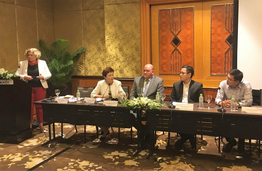 Các chuyên gia Việt Nam và Australia và lãnh đạo, đại diện các trường ĐH đã cùng thảo luận Các chuyên gia Việt Nam và Australia và lãnh đạo, đại diện các trường ĐH đã cùng thảo luận