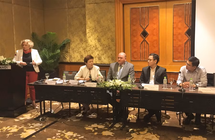 Các chuyên gia Việt Nam và Australia và lãnh đạo, đại diện các trường ĐH đã cùng thảo luận