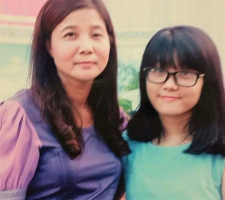 Nữ sinh Trần Thị Thu Hà và mẹ. Ảnh: FB Trần Kim Ngân Nữ sinh Trần Thị Thu Hà và mẹ. Ảnh: FB Trần Kim Ngân