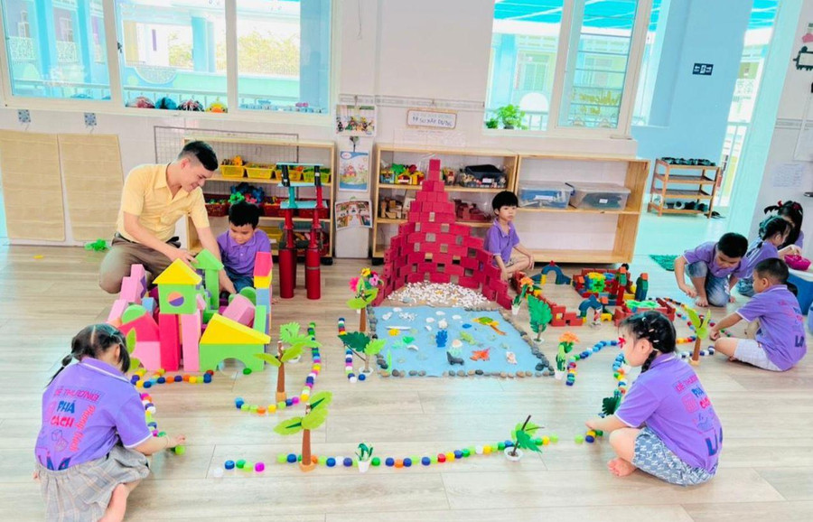 Giờ học của trẻ ở Trường Mầm non Hoa Đào.