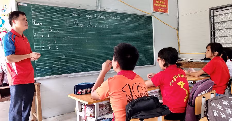 Khó khăn là vậy nhưng thầy và trò nhà trường vẫn kiên định theo đuổi những mục tiêu, lý tưởng và hoài bão lớn.