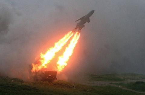 Biên đội tàu hộ vệ tên lửa Lý Thái Tổ đang tuần tra bảo vệ chủ quyền trên biển.