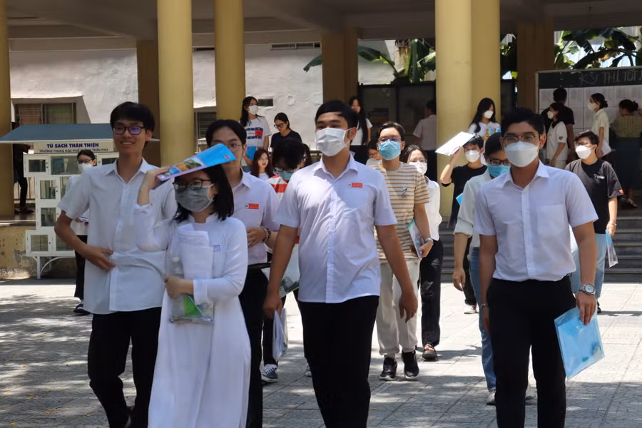 Thí sinh Đà Nẵng hoàn thành bài thi tổ hợp.