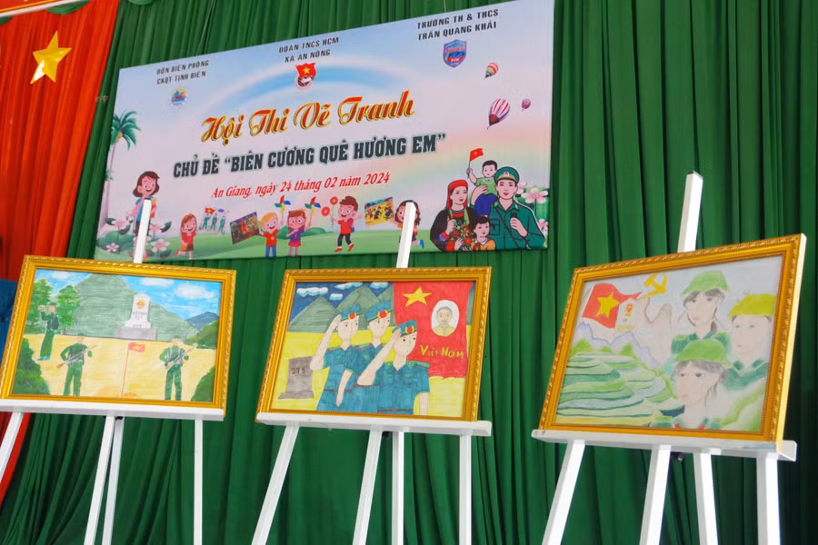 Sản phẩm Mĩ thuật của thí sinh tham dự hội thi.