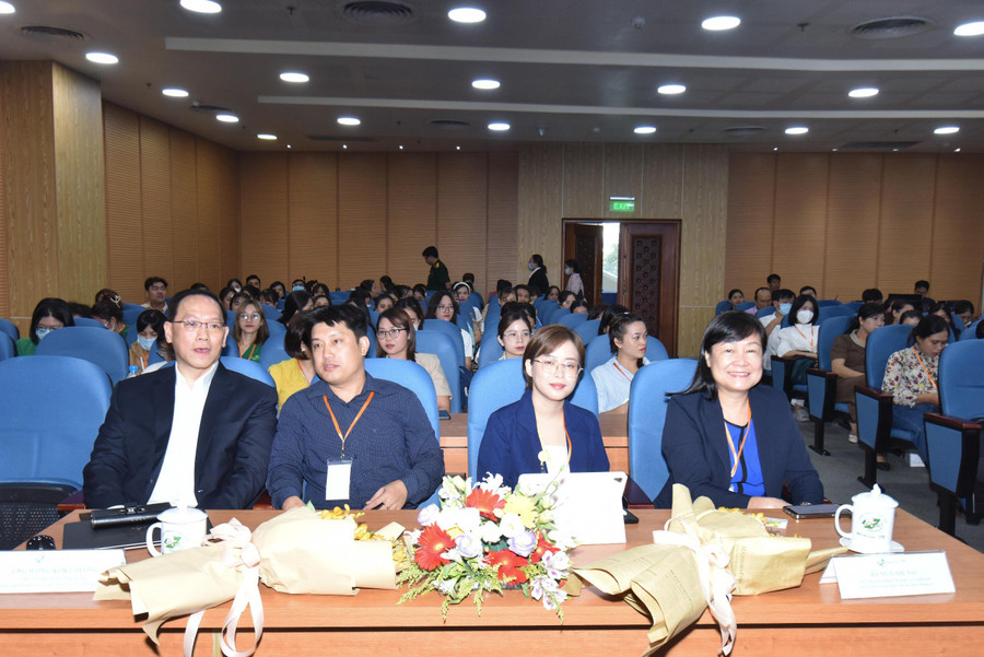 Hội nghị là dịp để đội ngũ cán bộ, nhân viên có thêm góc nhìn mới, những kiến thức bổ ích có thể áp dụng vào thực tiễn trong công tác chăm sóc người bệnh.