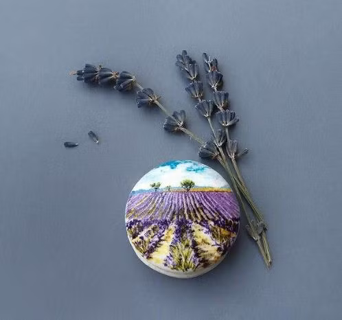 Trầm trồ trước những chiếc bánh Macarons được vẽ tay khiến bạn không nỡ ăn ảnh 2