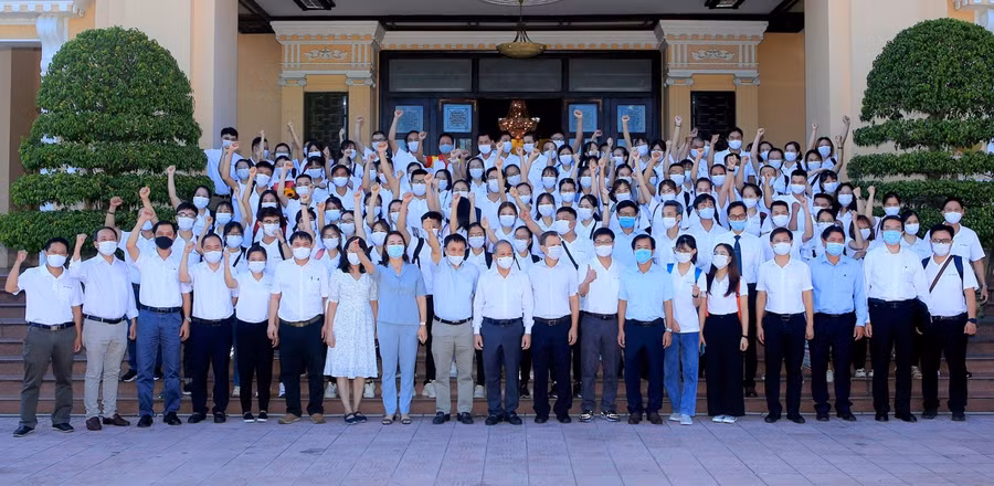 Đoàn y, bác sỹ, sinh viên Thừa Thiên Huế lên đường "chia lửa" cùng miền Nam chống dịch Covid-19.