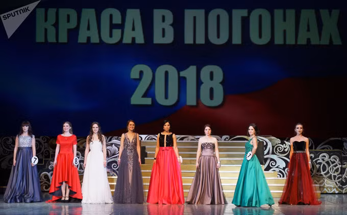 Người đẹp lực lượng vũ trang Nga khoe sắc