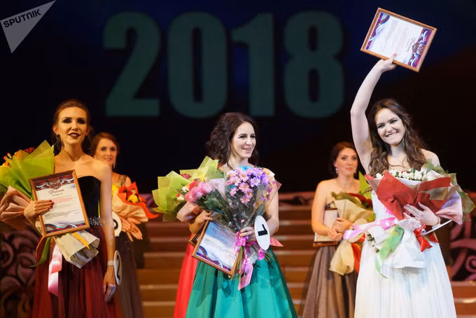 Người đẹp lực lượng vũ trang Nga khoe sắc