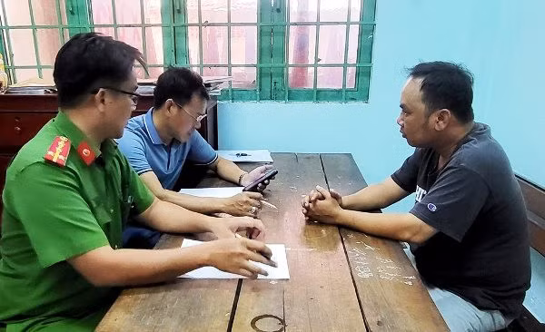 Đinh Thành Hiếu khai nhận tại cơ quan công an (ảnh: Tiến Tầm)