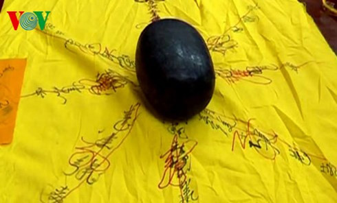 bat doi tuong lua ban da thien thach gia 1,75 trieu usd hinh 1