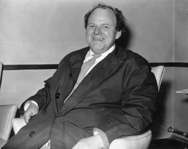 Roy Kinnear bị vỡ xương chậu và qua đời do biến chứng bởi tai nạn trên trường quay The Return of Musketeers. 8 bộ phim gây tai nạn chết người trên trường quay